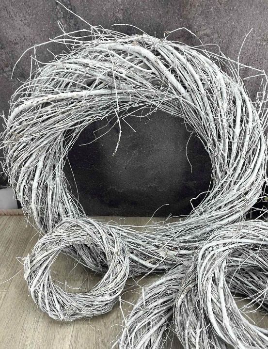 WIANEK WIKLINOWY WIANEK Z PATYKÓW 35CM STROIK