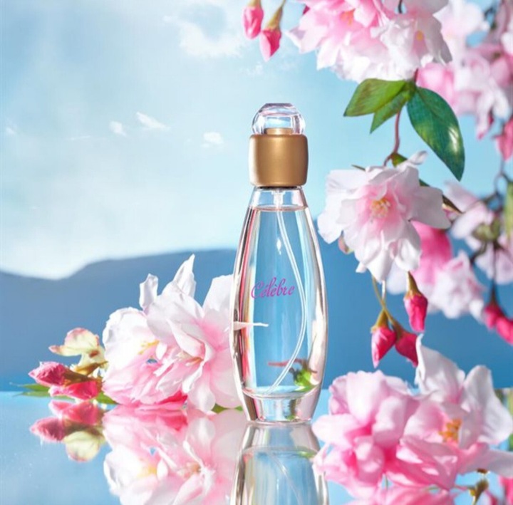 Avon Celebre 50 ml woda toaletowa do kobiet kwiatowo cytrusowo kod