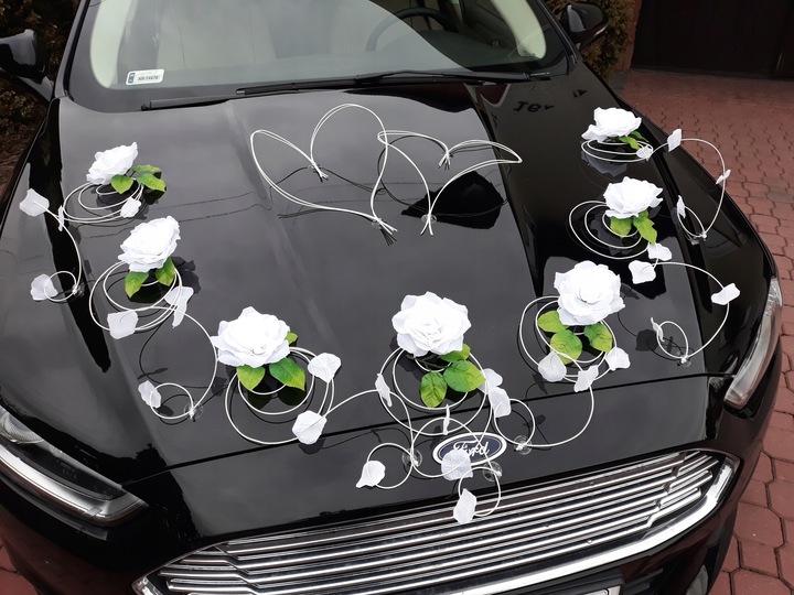 Dekoracja samochodu ozdoby na auto do ślubu płatki