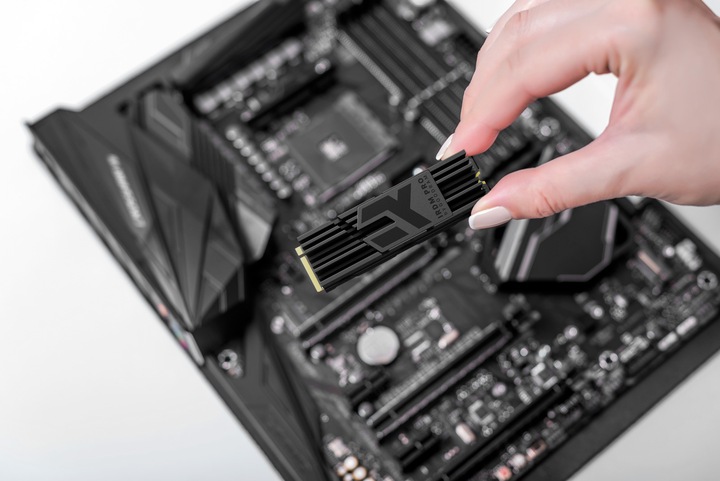 Dysk SSD GOODRAM IRDM PRO 1TB PCIe 4X4 M.2 PS5