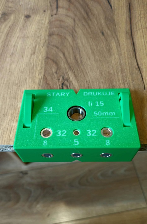 Przymiar z blokadą do wiercenia otworów pod kołki i mimośrody | pyta