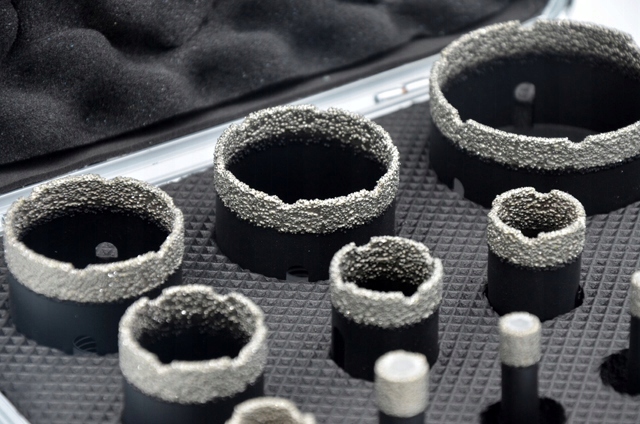 ZESTAW OTWORNICA WIERTŁO DIAMENTOWE DO GRESU 6-68