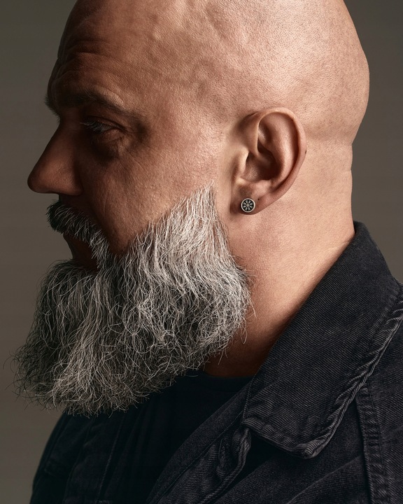 Srebrny mono - kolczyk HELMET of TERROR