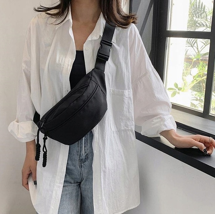 NERKA SASZETKA DAMSKA CZARNA POJEMNA LEKKA PODRÓŻNA BIODROWA ŚWIETNA