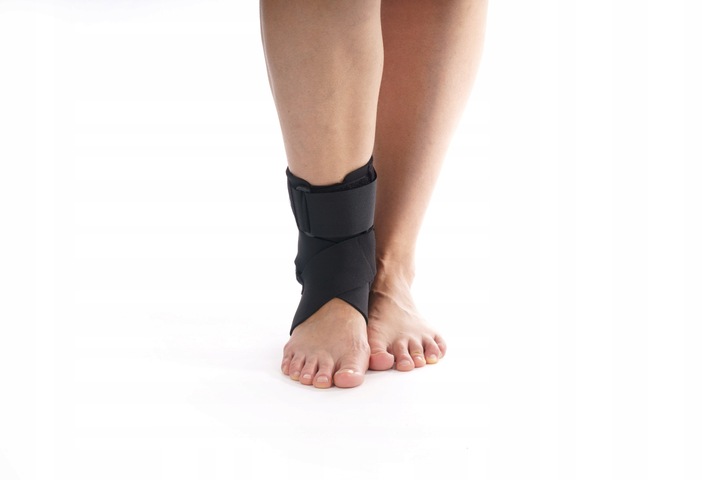 ORTEZA STAWU SKOKOWEGO STABILIZATOR STOPY I KOSTKI OPASKA NA STOPĘ I KOSTKĘ