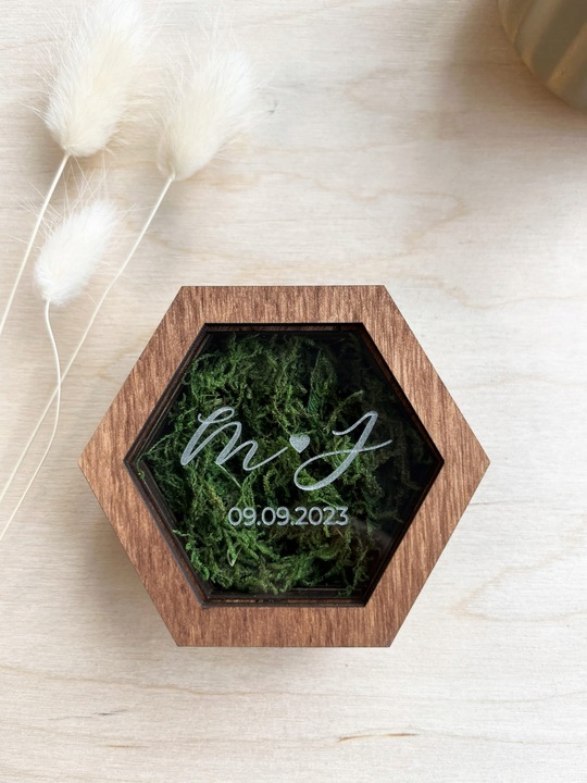 Pudełko, szkatułka na obrączki heksagon z inicjałami, grawerowane, na ślub
