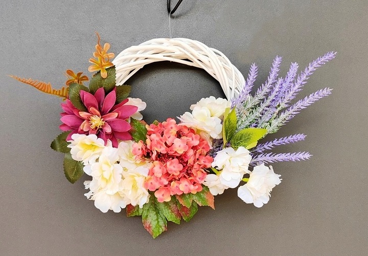 Wianek jesienny dekoracyjny na drzwi wieniec wiklinowy stroik kwiaty