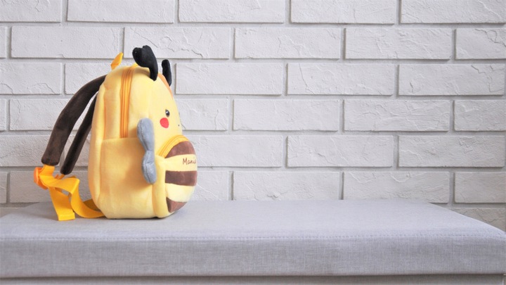 Plecak do przedszkola dla chłopca i dziewczynki z pszczółką z imieniem