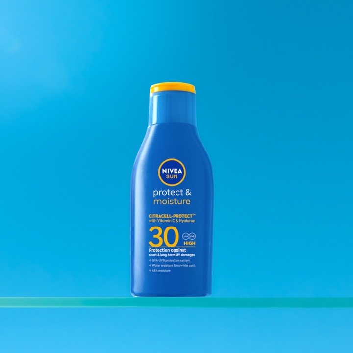 NIVEA SUN Protect & Moisture Nawilżający balsam do opalania SPF 30, 100 ml
