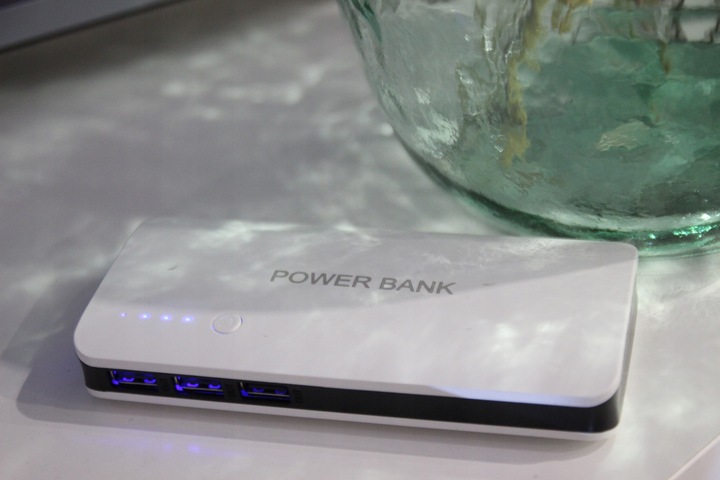 Power bank 50000mAh powerbank Wyświetlacz 3xUSB Latarka KOLORY SOLIDNY