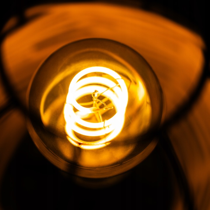 Żarówka LED A60 E27 6W 2200K FILAMENT DYMIONA OZDOBNA RETRO SPIRALNA