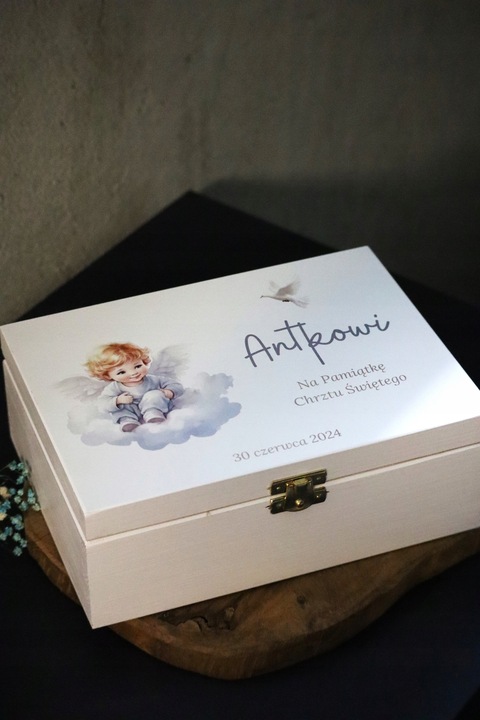 PREZENT NA CHRZEST ŚWIĘTY Pamiątka Chrztu Świętego BIAŁE PUDEŁKO Z BIBLIĄ