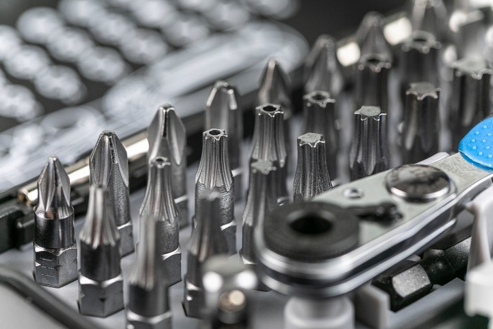 Zestaw końcówek bitów wkrętakowych 33 szt HOGERT HT1R460