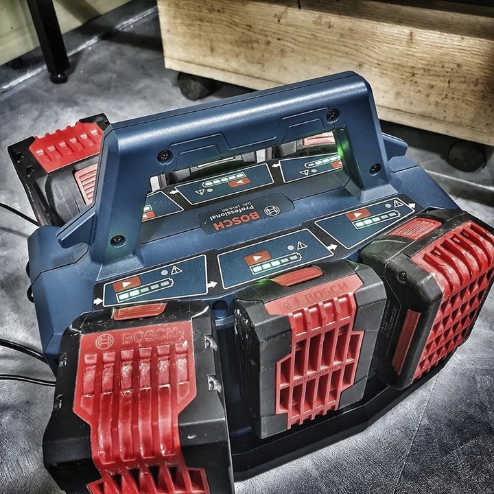 ŁADOWARKA BOSCH 6-stanowisk portów 18V GAL 18V6-80 1600A01U9L