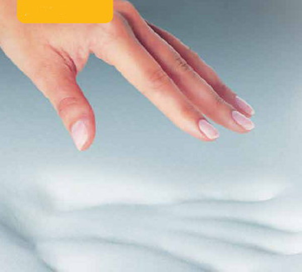 Qmed Poduszka ORTOPEDYCZNA do spania PROFILOWANA MEMORY FOAM z