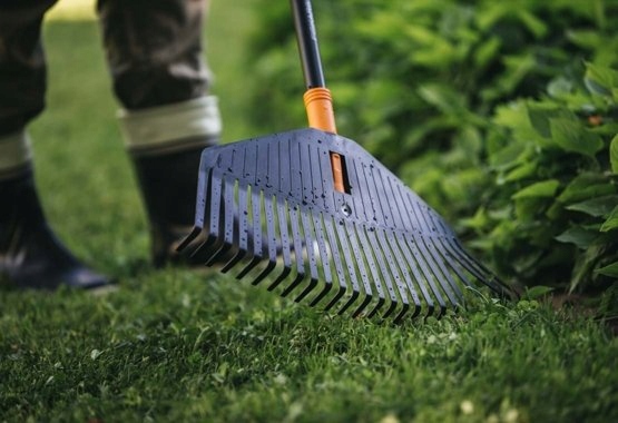 FISKARS Grabie do trawy 12 zębów uniwersalne 41x167 cm SOLID 1003466