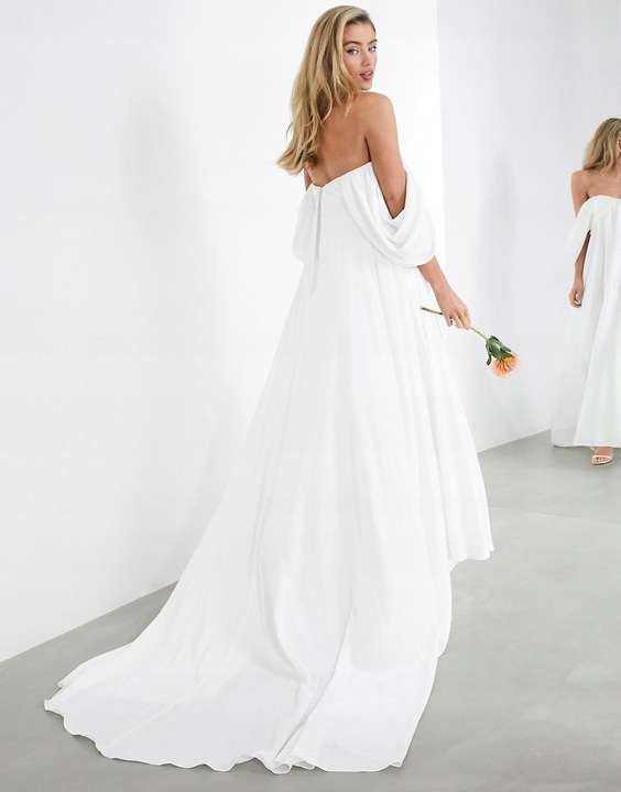 Suknia ślubna z marszczonym biustem 38