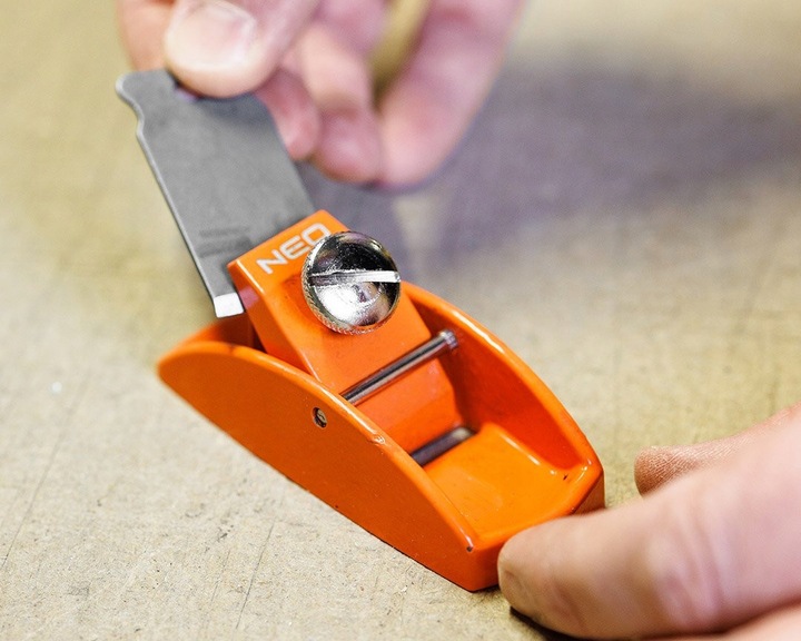 Mały mini strug ręczny metalowy do drewna 89x35 mm NEO