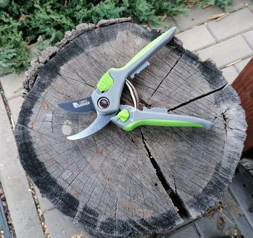 Sekator ogrodowy cięcie 18mm nożyce z regulacją do dużych i małych dłoni