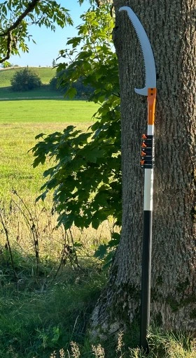 Piła z hakiem teleskopowym do cięcia gałęzi i drewna 5,5m KT-V1501-550