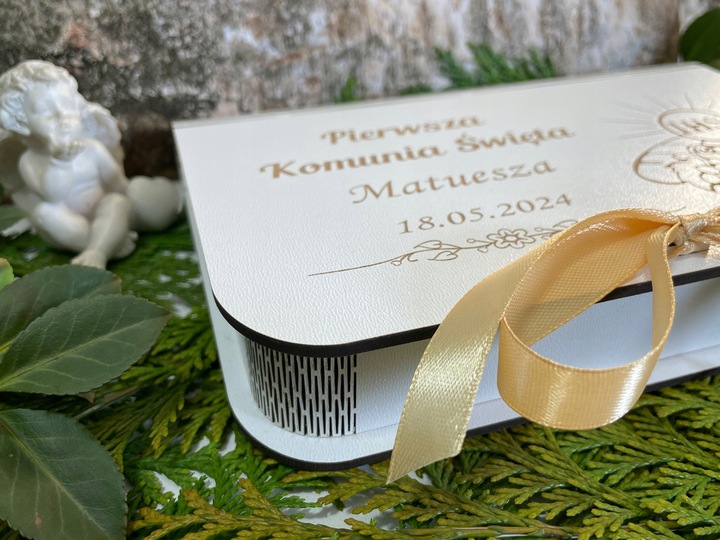 PAMIĄTKA PIERWSZEJ KOMUNII ŚWIĘTEJ Prezent Pudełko na Komunię BIAŁE