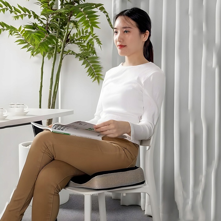 PODUSZKA ORTOPEDYCZNA DO SIEDZENIA PROFILOWANA MEMORY FOAM NA KRZESŁO