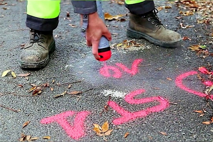 FARBA GEODEZYJNA SPRAY SOPPEC TRACK MARKER 12szt