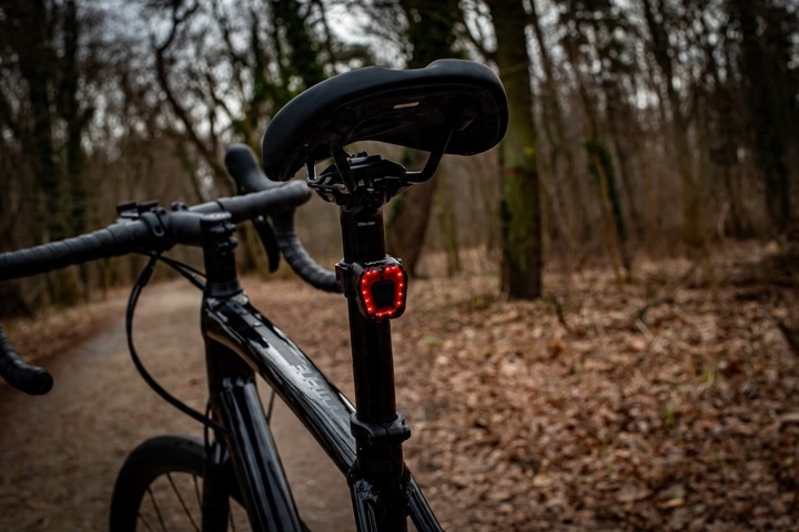 LAMPKA ROWEROWA TYLNA LED NA ROWER ŚWIATŁO CZERWONE MOCNE TYŁ AKU USB VAYOX