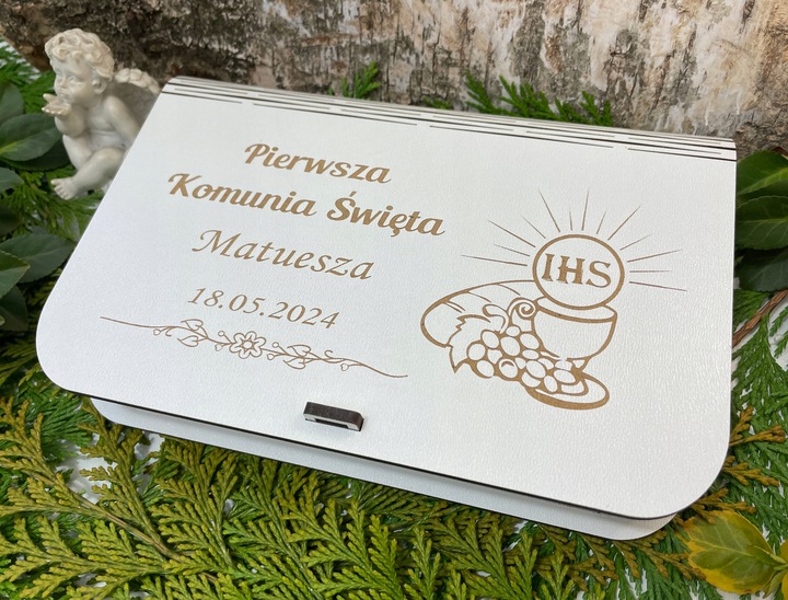 PAMIĄTKA PIERWSZEJ KOMUNII ŚWIĘTEJ Prezent Pudełko na Komunię BIAŁE