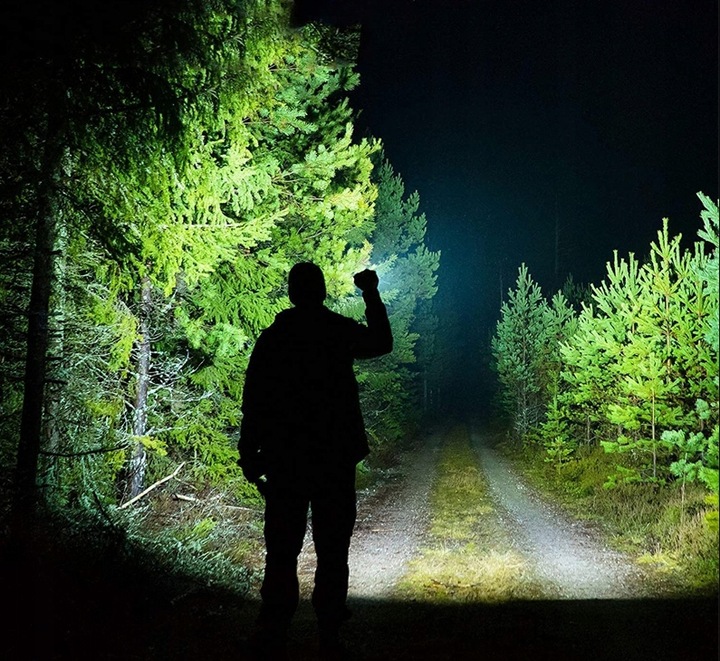 MOCNA LATARKA TAKTYCZNA LED XHP50 ZOOM WOJSKOWA