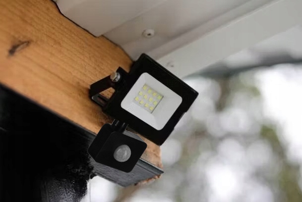 Halogen Naświetlacz LED 10W 1100 lm IP65 czujnik ruchu SUPER MOCNY