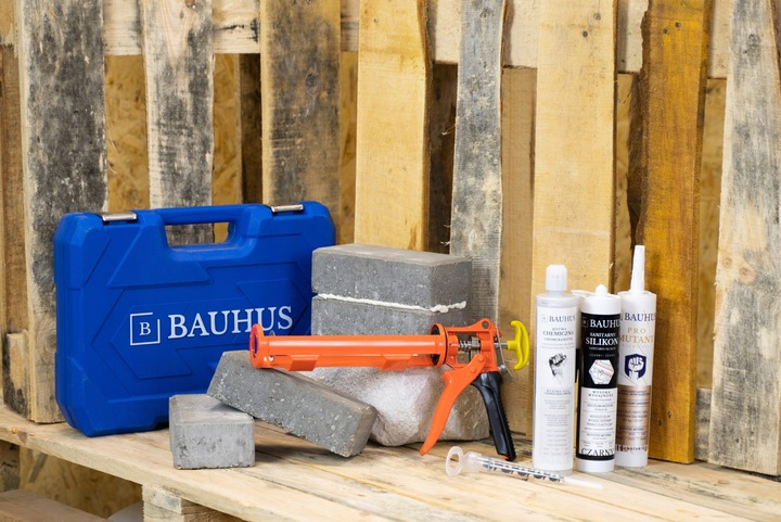 PISTOLET WYCISKACZ do silikonów kartuszy klejów uszczelniaczy SOLIDNY