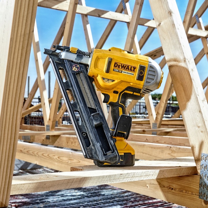 Gwoździarka bezszczotkowa 34° 50-90mm 18V 2x5Ah XR DeWalt DCN692P2-QW