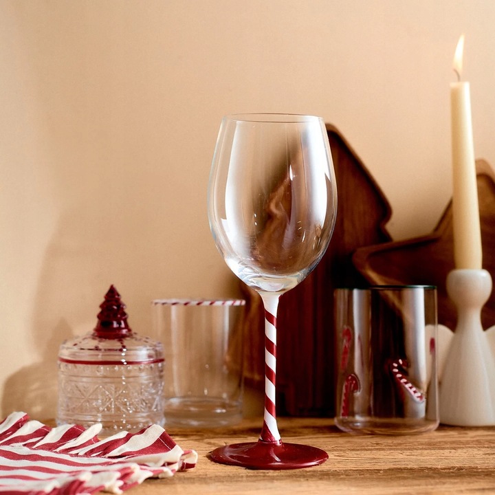 Kieliszek TWISTIES z czerwoną nóżką 0,58 l HOMLA