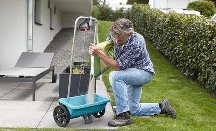 Siewnik uniwersalny Gardena L ręczny 12,5L 400 m2