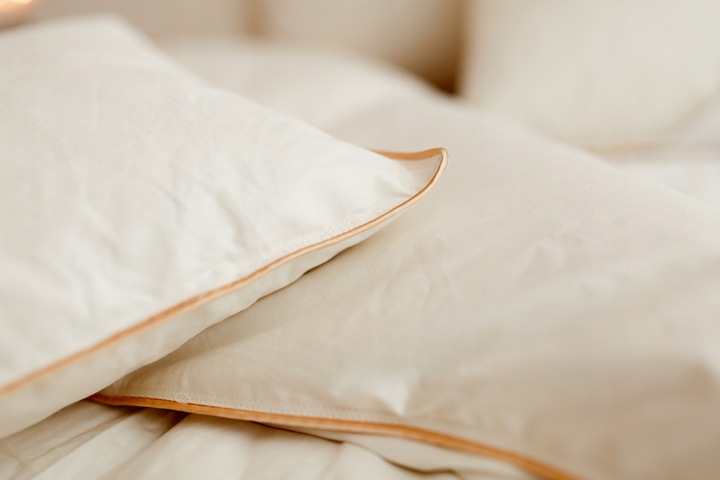 Poduszka z pierza 70x80 1,5 kg 3 KOLORY