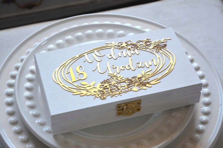 Pudełko na Pieniądze Prezent na 18 urodziny OSIEMNASTKA CZARNE BIAŁE