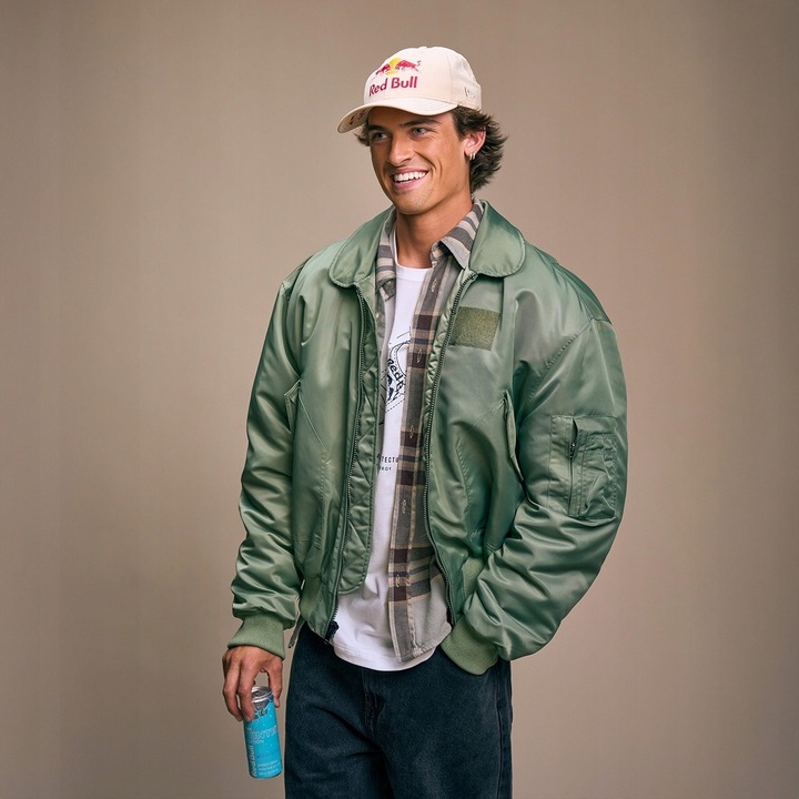 Red Bull Napój energetyczny Ice Edition waniliowa jagoda 12x250ml puszka