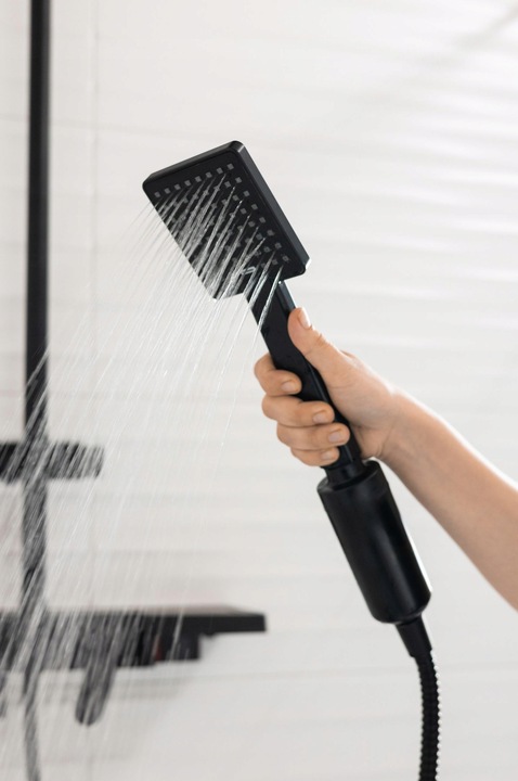 FILTR WODY prysznicowy Wessper AquaShower czarny do prysznica 7500l