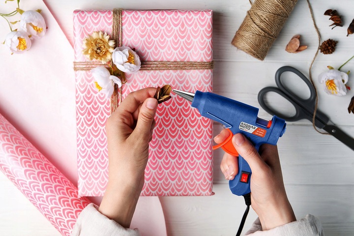 PISTOLET DO KLEJU NA GORĄCO DO KLEJENIA KLEJARKA 7mm +62 WKŁADY KLEJU