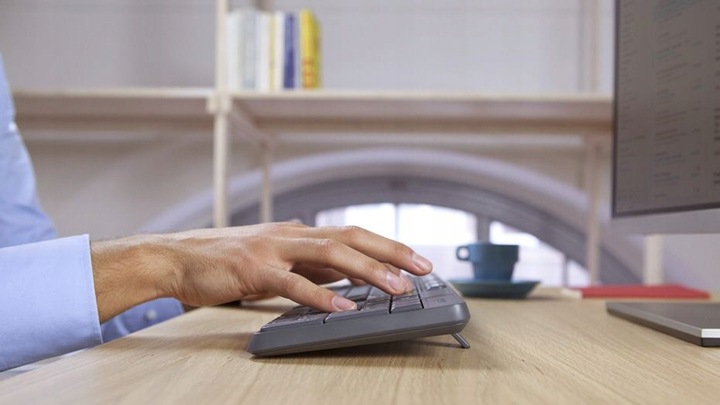 Zestaw LOGITECH MK235 Wireless Desktop 920-007931