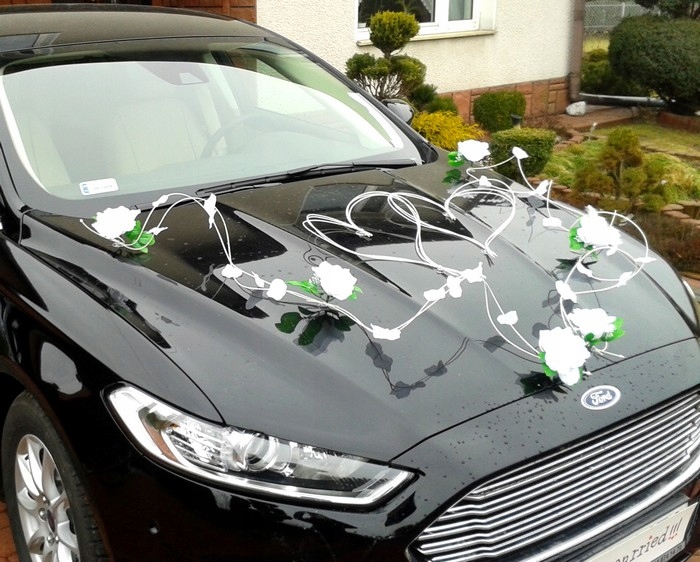 Dekoracja samochodu ozdoby na auto do ślubu płatki