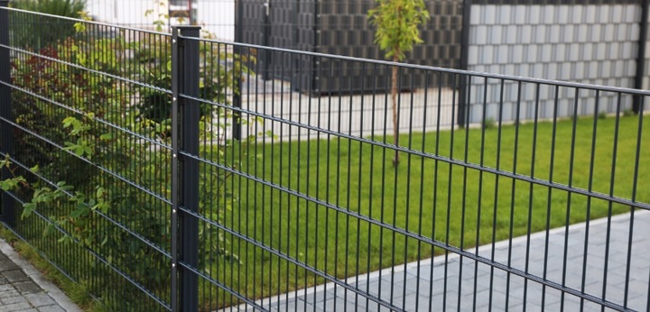 PRZLOTKA BLASZKOWA UCHWYT DO PANELI SPINKA Z WKRĘTAMI OCYNK ANTRACYT