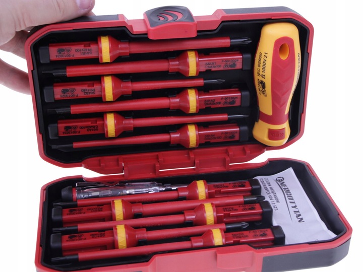 Zestaw wkrętaków izolowanych WKRĘTAKI IZOLOWANE w walizce 14 sztuk /