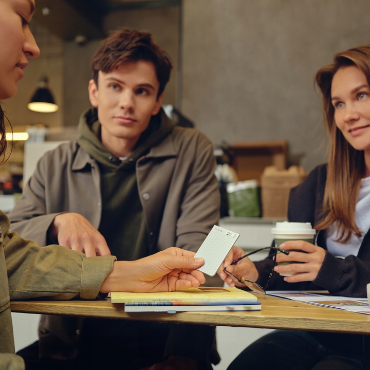 Dyktafon Plaud z transkrypcją i podsumowaniem ChatGPT 4o Claude 3.5