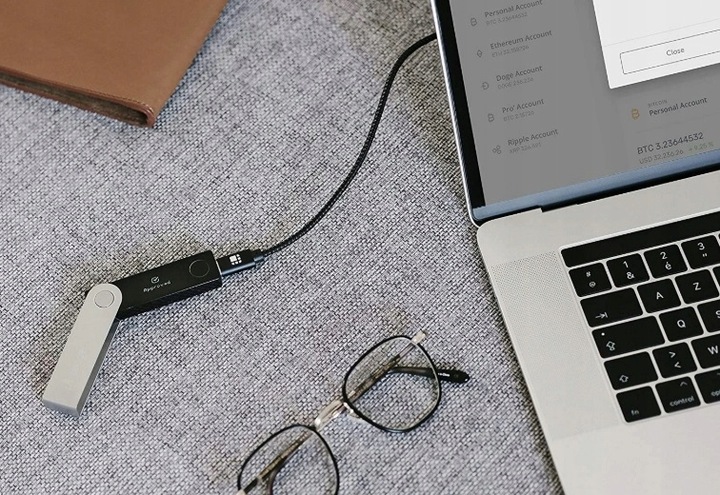 Portfel kryptowaluty LEDGER NANO X BTC ETH DOGE XRP ADA BCH wallet BitCoin