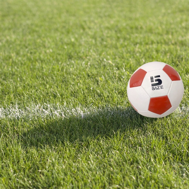 PIŁKA NOŻNA DO GRY W NOGĘ PIŁKĘ NOŻNĄ SKÓRA SZYTA BIAŁO CZERWONA