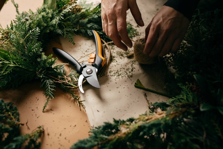 FISKARS SOLID Sekator nożycowy ogrodowy do gałęzi pędów ostry P341