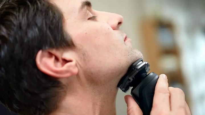 BEZPRZEWODOWA ELEKTRYCZNA MASZYNKA DO GOLENIA GOLARKA PHILIPS DO ZAROSTU