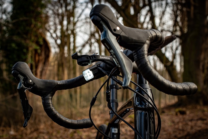 LAMPKA ROWEROWA PRZÓD NA KIEROWNICE ŚWIATŁO LED OŚWIETLENIE ROWER USB VAYOX